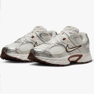 Womens Nike V5 RNR sneakers